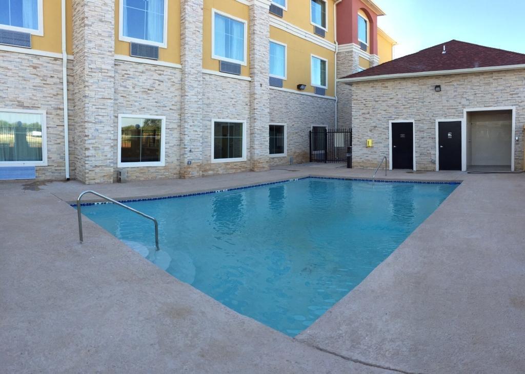 Residency Suites Cotulla Exterior photo